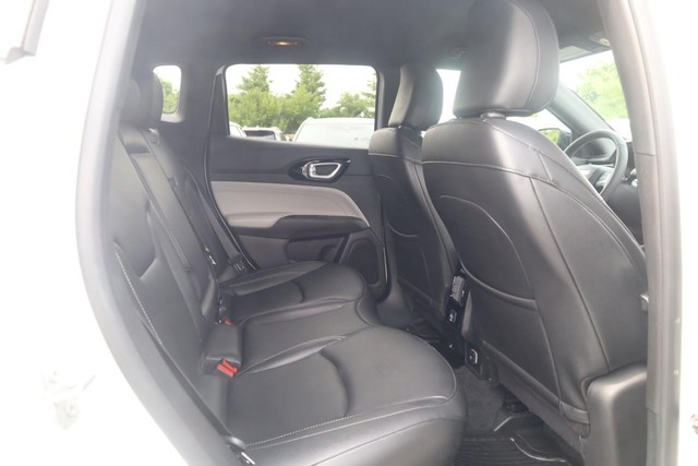 Jeep Compass Vehicle Image 21