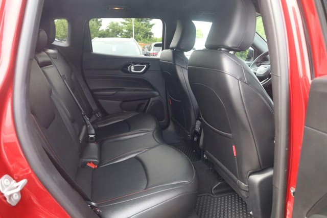 Jeep Compass Vehicle Image 21