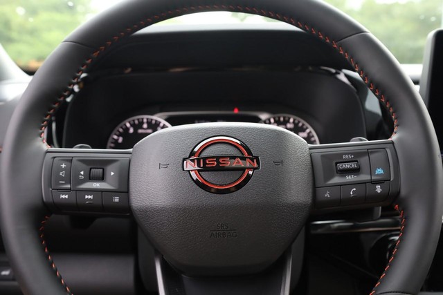 Nissan Pathfinder Vehicle Image 12
