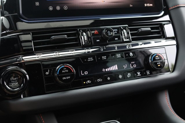 Nissan Pathfinder Vehicle Image 17