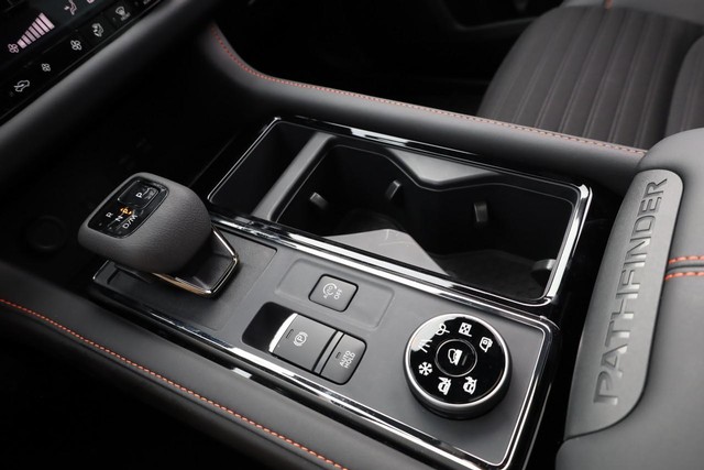 Nissan Pathfinder Vehicle Image 19