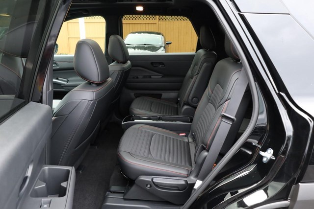 Nissan Pathfinder Vehicle Image 24