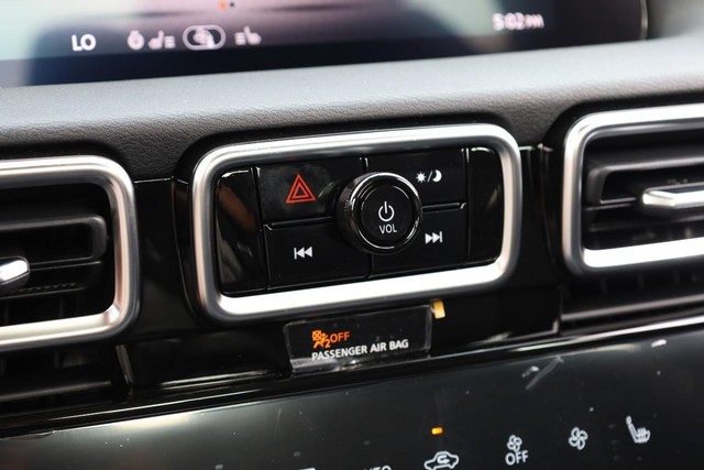 Nissan Sentra Vehicle Image 13