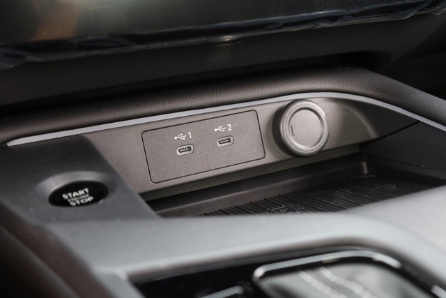 Nissan Sentra Vehicle Image 15