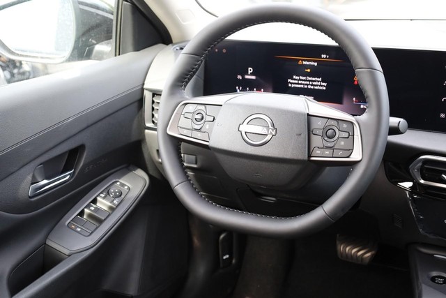 Nissan Sentra Vehicle Image 24