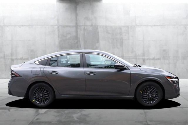 Nissan Sentra Vehicle Image 05