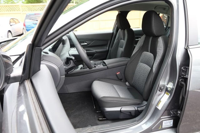 Nissan Sentra Vehicle Image 08
