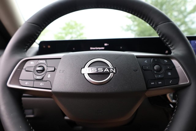 Nissan Sentra Vehicle Image 09