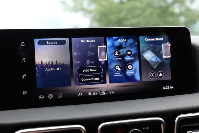 Nissan Sentra Vehicle Image 11