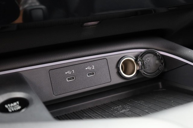 Nissan Sentra Vehicle Image 15