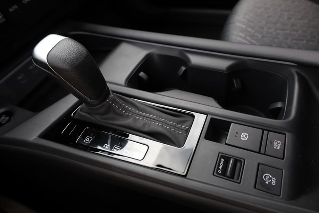 Nissan Sentra Vehicle Image 16