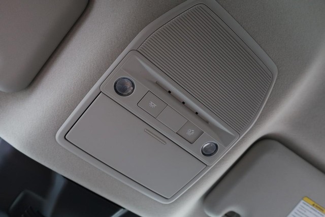 Nissan Sentra Vehicle Image 17