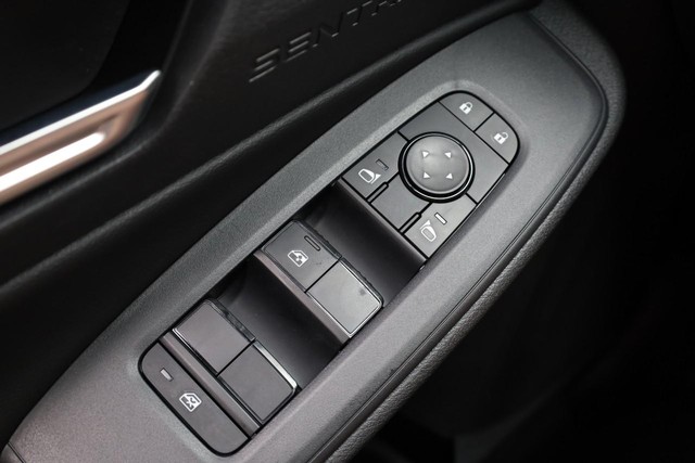 Nissan Sentra Vehicle Image 18