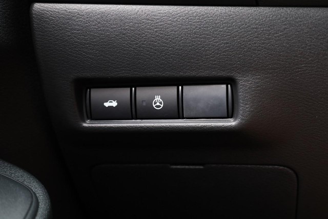 Nissan Sentra Vehicle Image 19