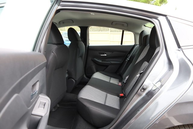 Nissan Sentra Vehicle Image 21