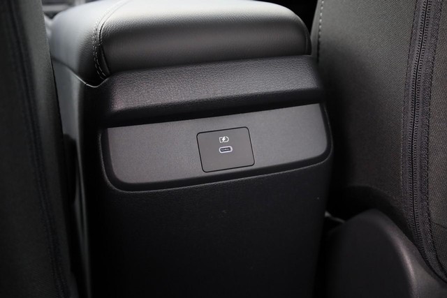 Nissan Sentra Vehicle Image 22