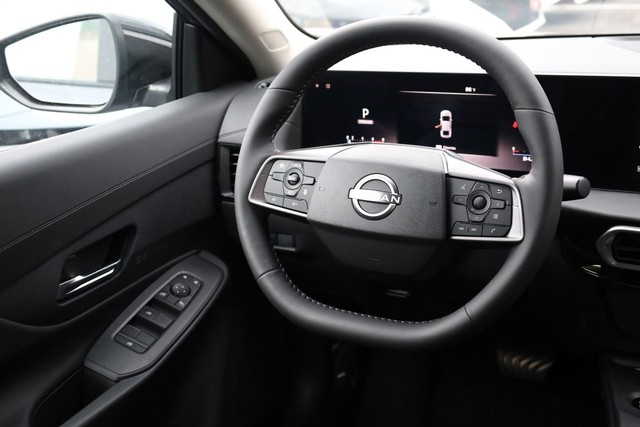 Nissan Sentra Vehicle Image 24