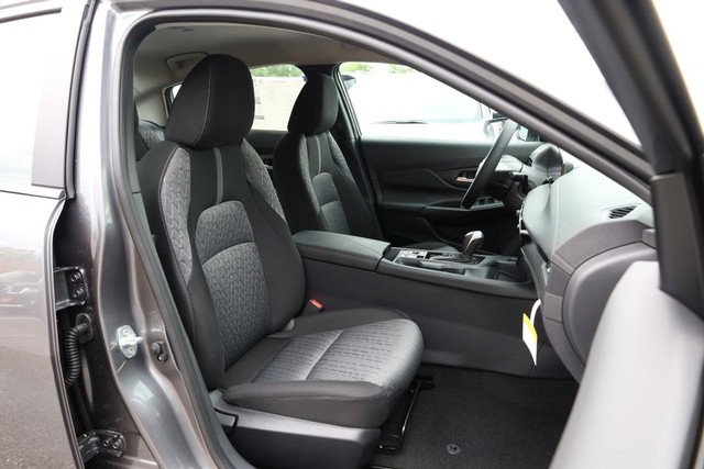 Nissan Sentra Vehicle Image 25