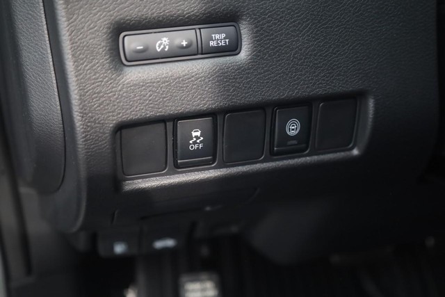 Nissan Murano Vehicle Image 12