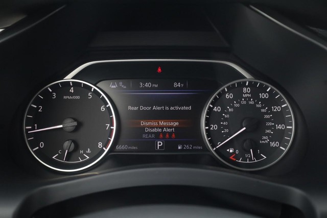 Nissan Murano Vehicle Image 13