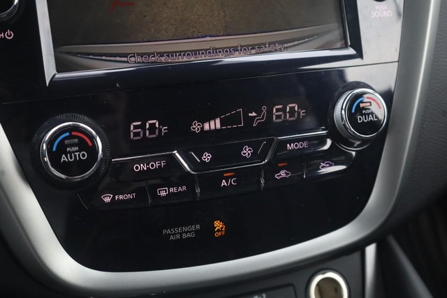 Nissan Murano Vehicle Image 16