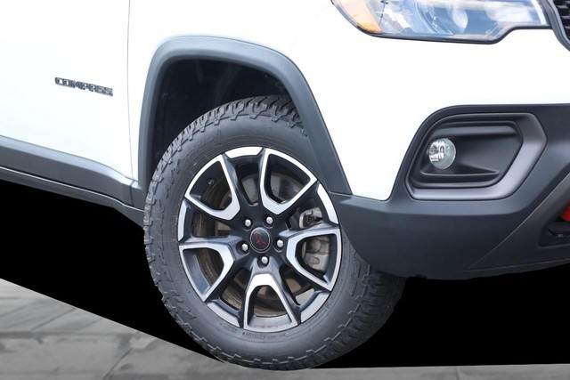 Jeep Compass Vehicle Image 03