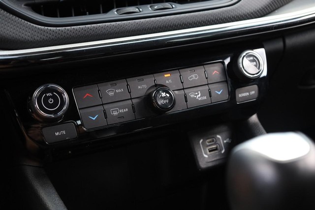 Jeep Compass Vehicle Image 13