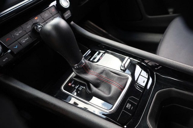 Jeep Compass Vehicle Image 14