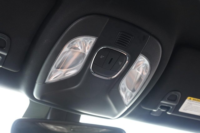 Jeep Compass Vehicle Image 15