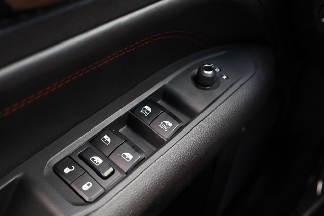 Jeep Compass Vehicle Image 16