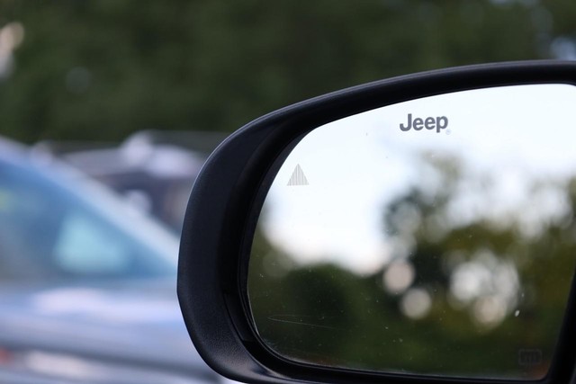 Jeep Compass Vehicle Image 18