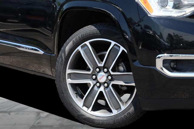 GMC Acadia Vehicle Full-screen Gallery Image 03