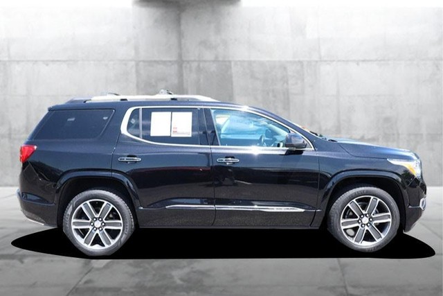 GMC Acadia Vehicle Full-screen Gallery Image 05
