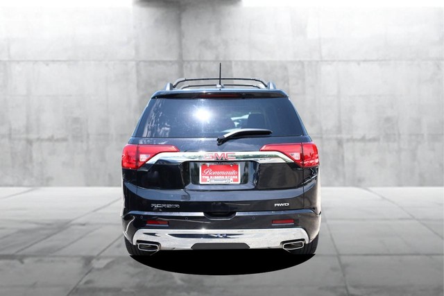 GMC Acadia Vehicle Full-screen Gallery Image 06