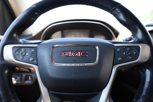 GMC Acadia Vehicle Full-screen Gallery Image 12