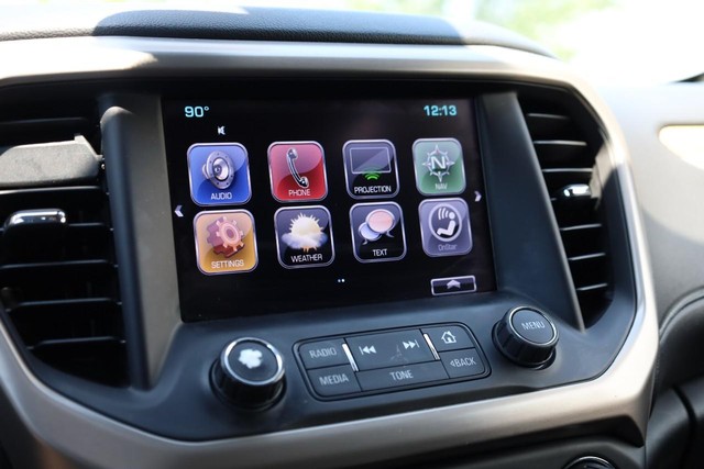 GMC Acadia Vehicle Full-screen Gallery Image 14