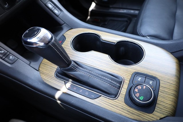 GMC Acadia Vehicle Full-screen Gallery Image 18