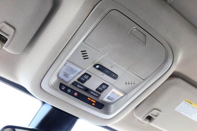 GMC Acadia Vehicle Full-screen Gallery Image 19