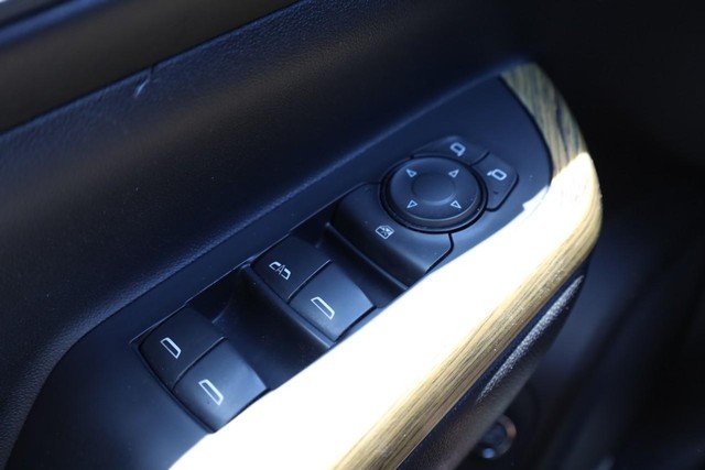 GMC Acadia Vehicle Full-screen Gallery Image 20