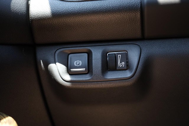 GMC Acadia Vehicle Full-screen Gallery Image 22