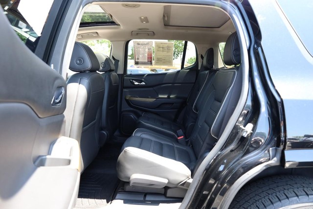 GMC Acadia Vehicle Full-screen Gallery Image 24