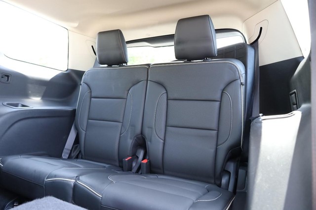 GMC Acadia Vehicle Full-screen Gallery Image 28