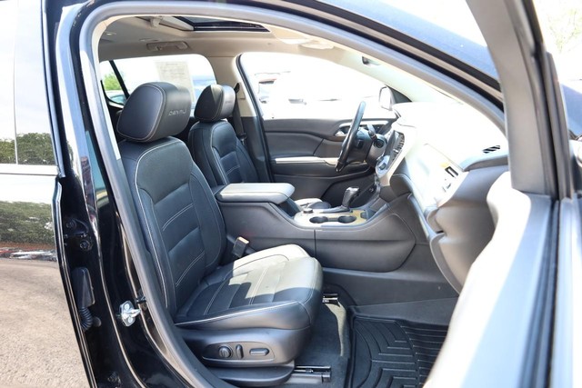 GMC Acadia Vehicle Full-screen Gallery Image 29