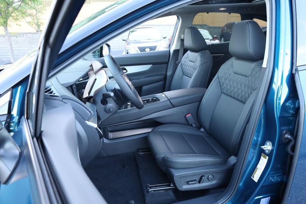 Nissan Murano Vehicle Image 09