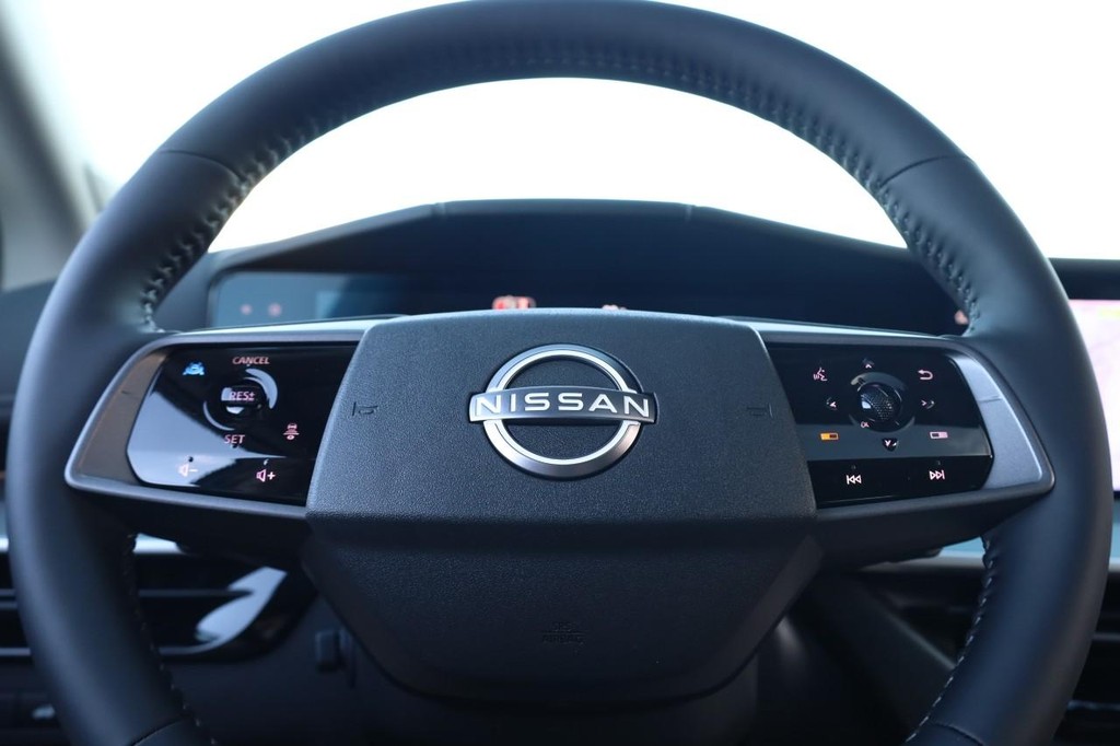 Nissan Murano Vehicle Image 12