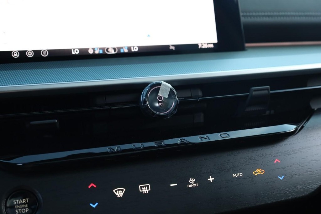 Nissan Murano Vehicle Image 17