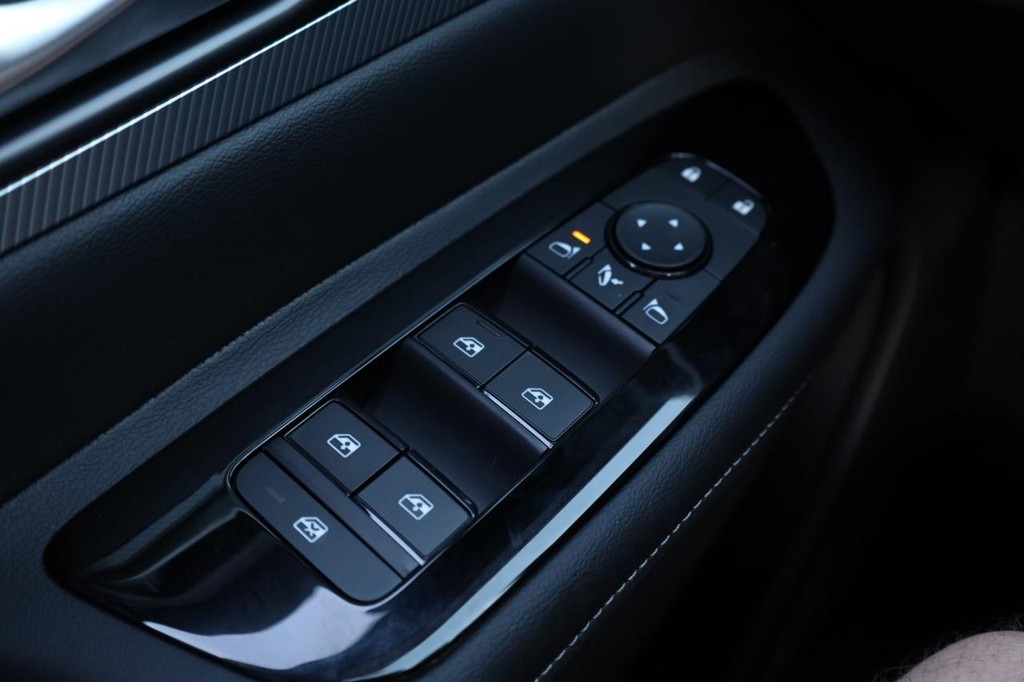 Nissan Murano Vehicle Image 22