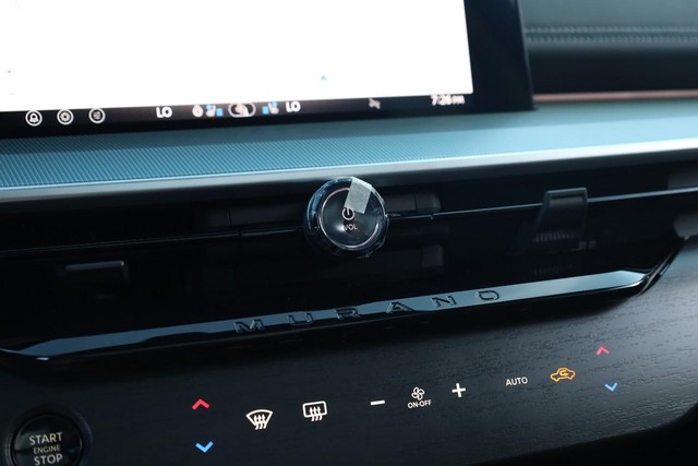 Nissan Murano Vehicle Image 17