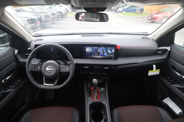 Nissan Kicks Vehicle Image 07