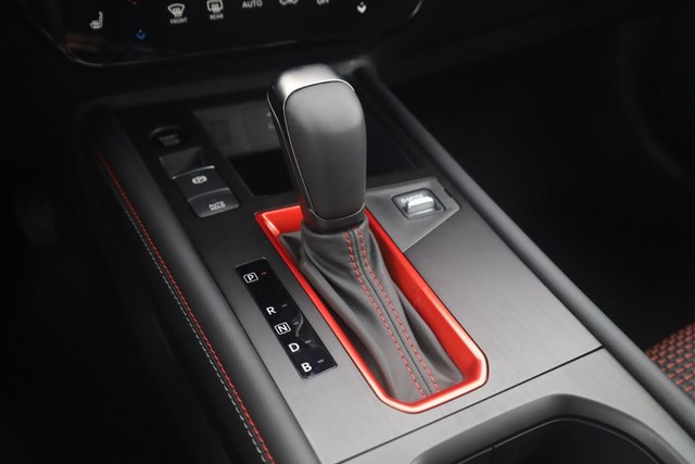 Nissan Kicks Vehicle Image 18